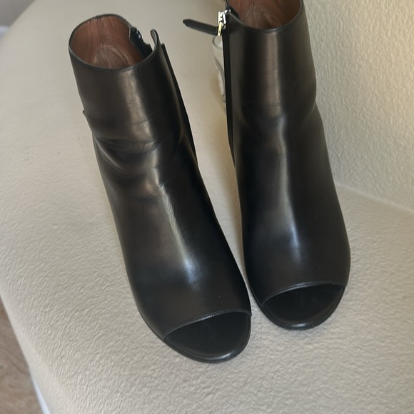 Givenchy - Picture 6 of 6